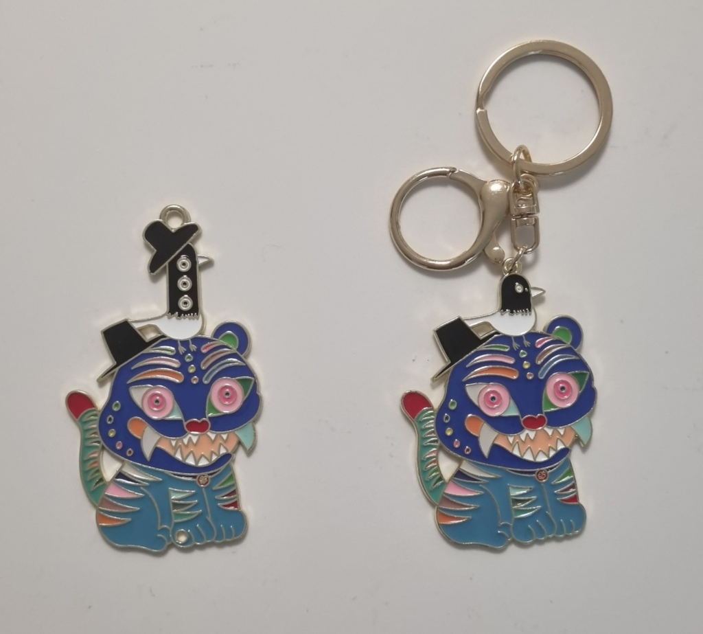 Derpy tiger and Sussie magpie keychain merchandise K-Pop Demon Hunters Netflix anime characters